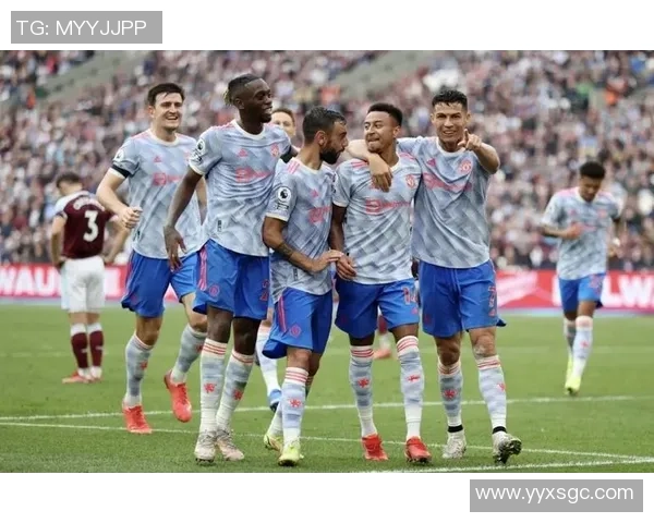 足球星2号球衣背后的传奇人物与历史意义解析